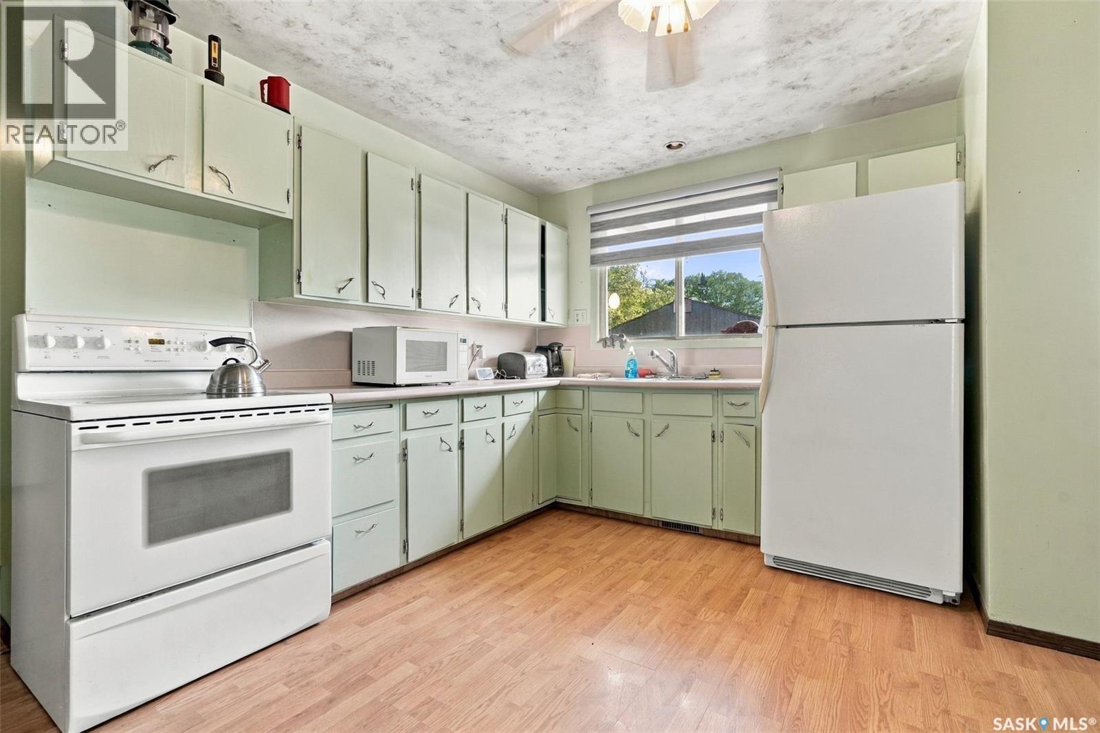 315 Lewis STREET, Pense — photo 10