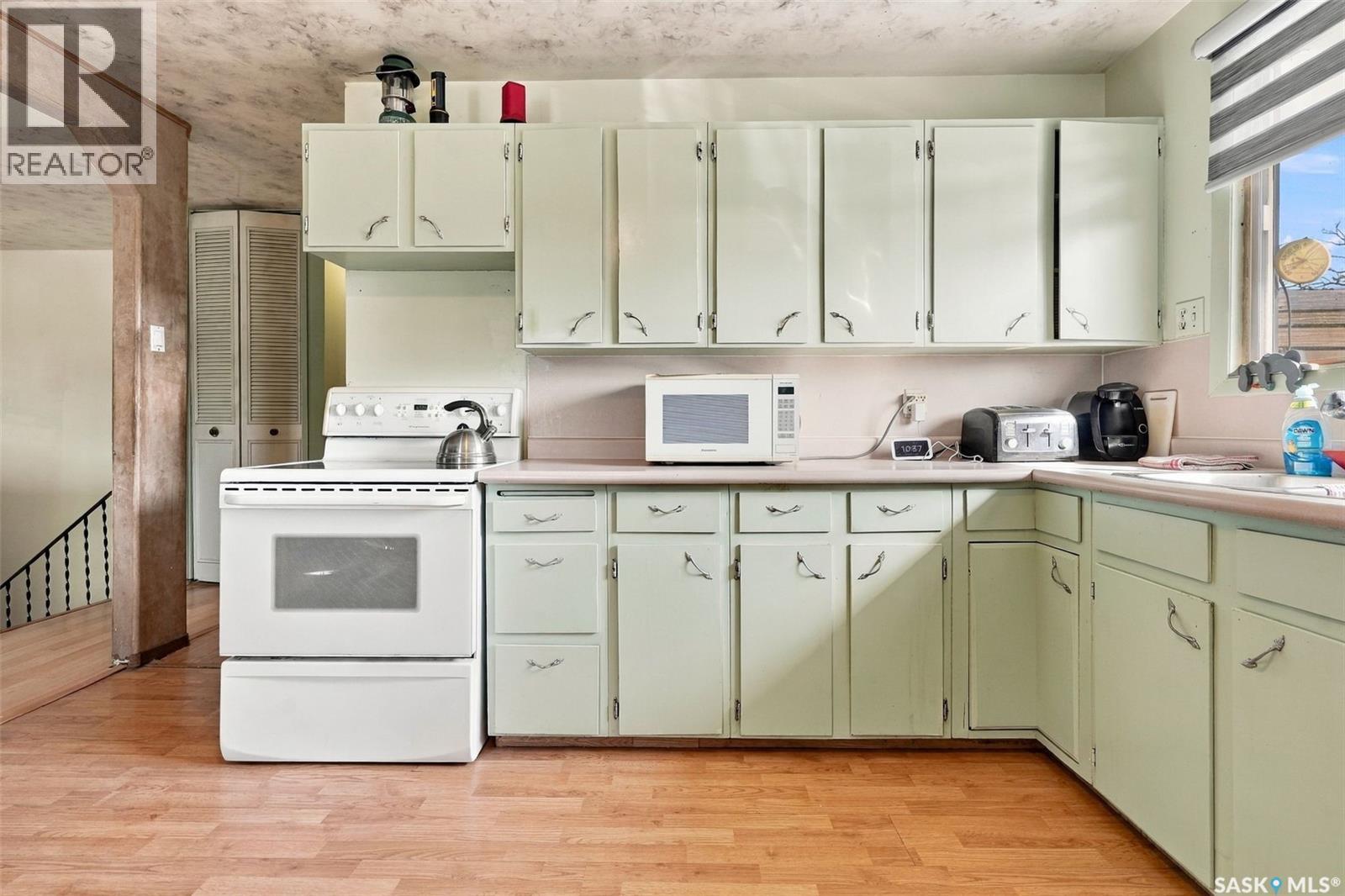 315 Lewis STREET, Pense — photo 12