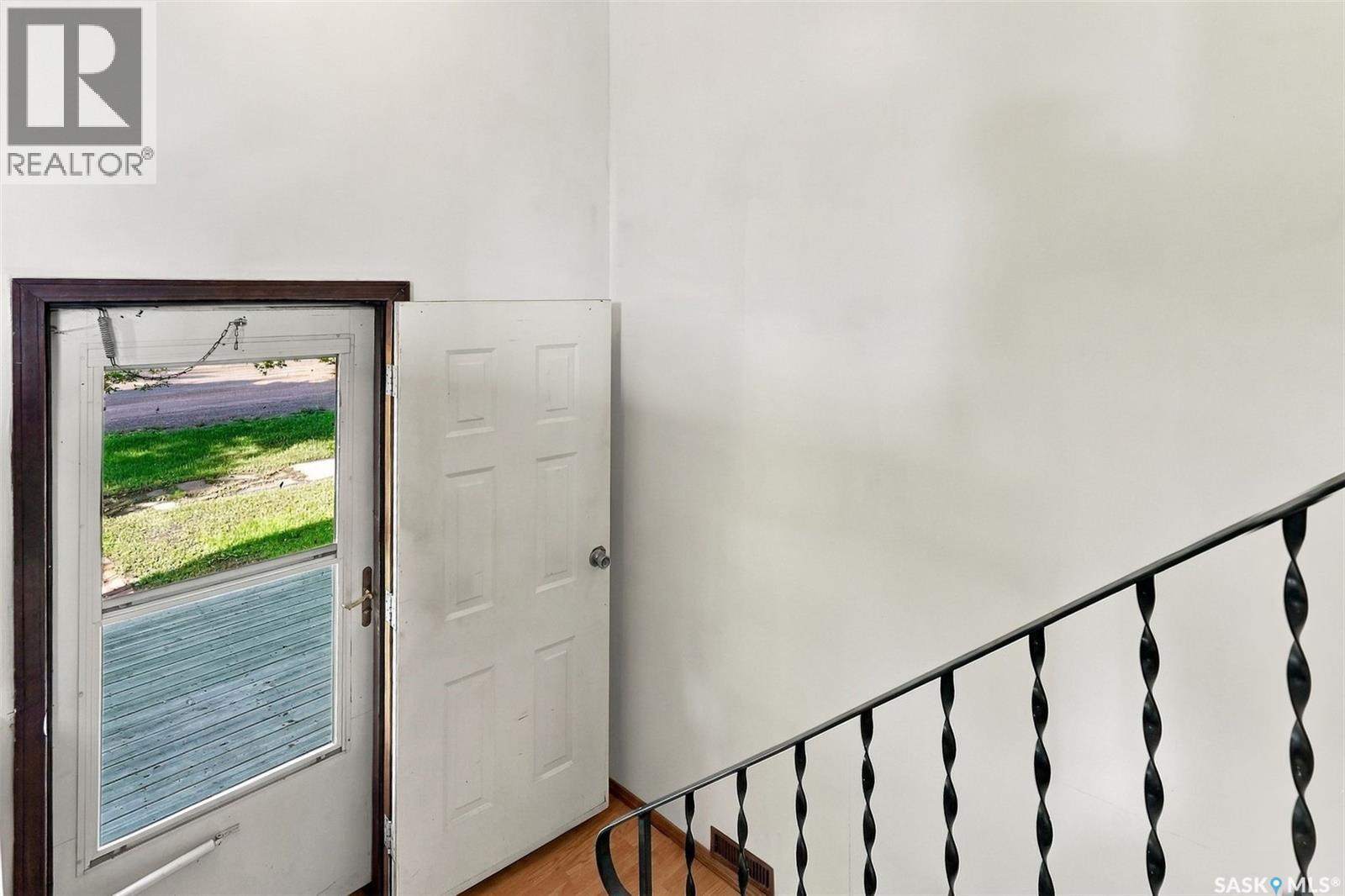 315 Lewis STREET, Pense — photo 3