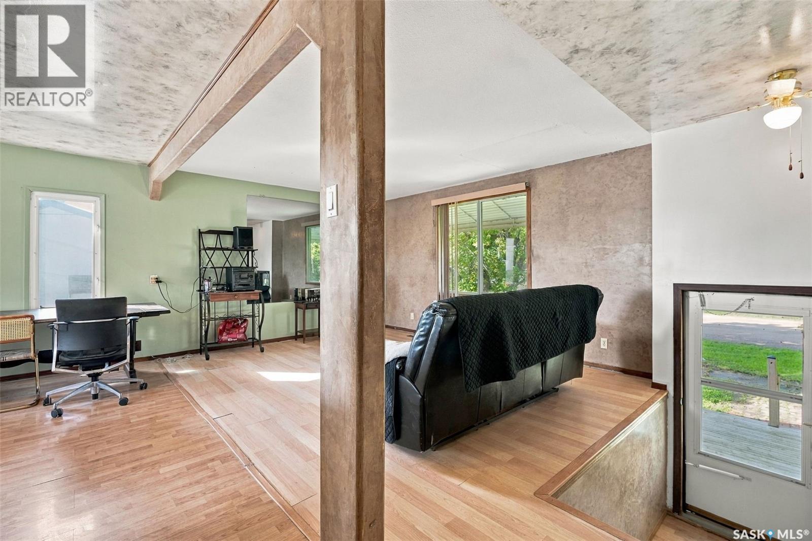 315 Lewis STREET, Pense — photo 4