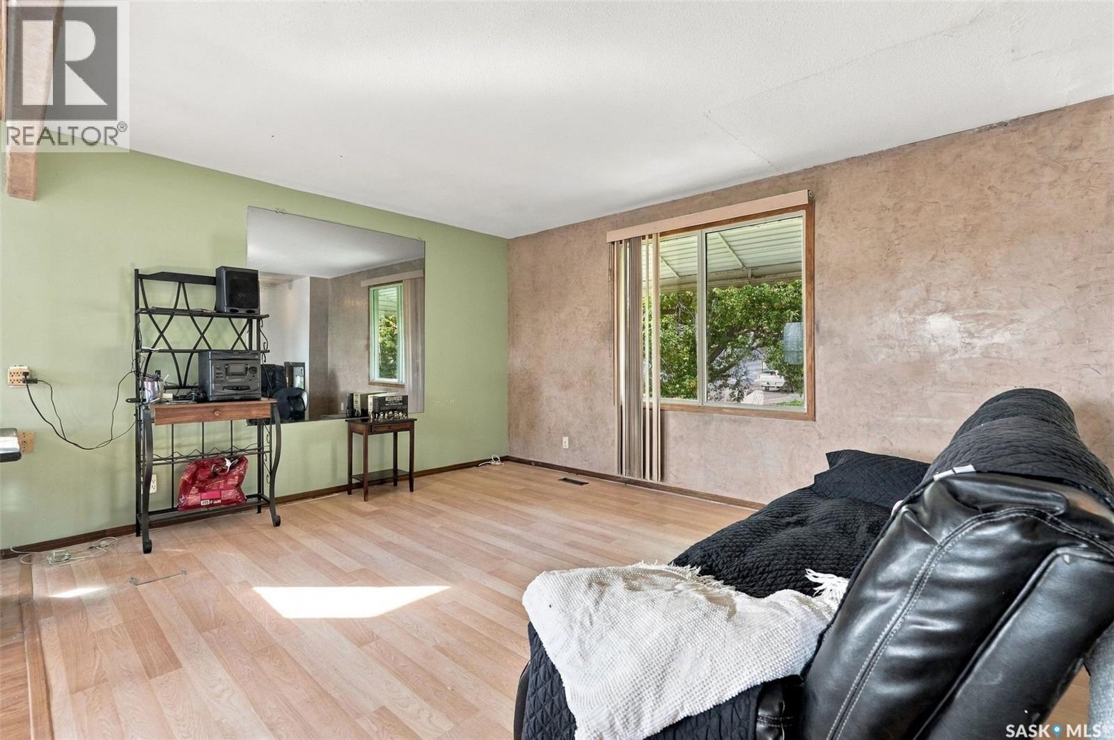 315 Lewis STREET, Pense — photo 5