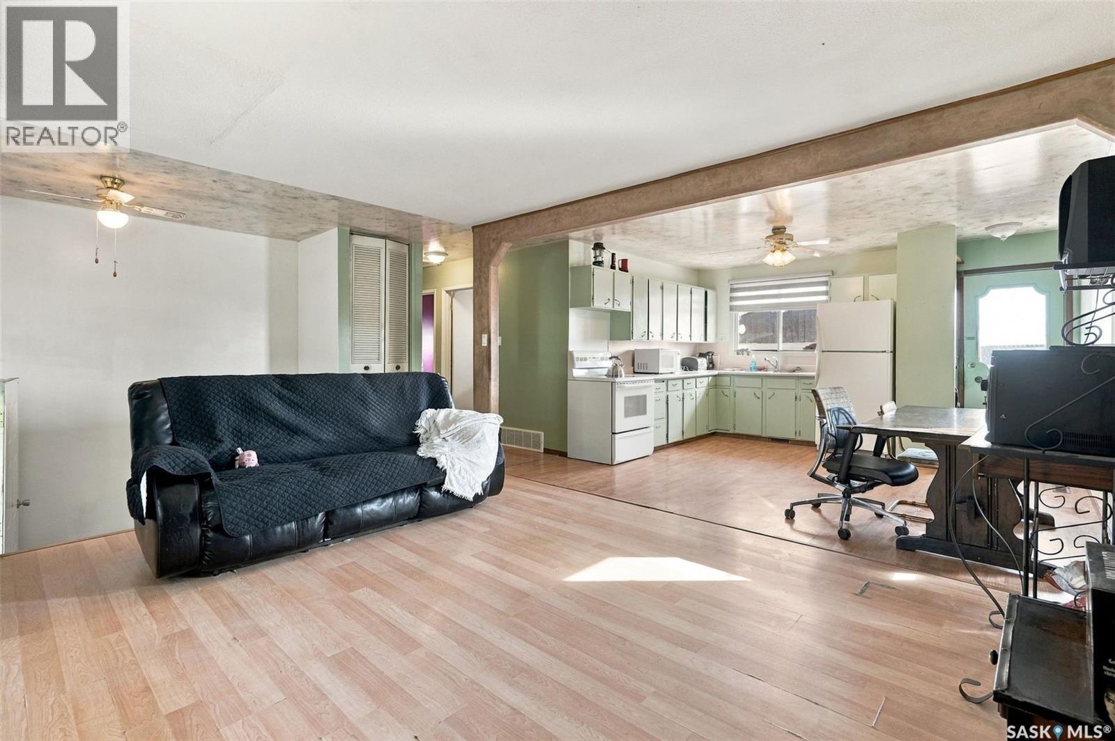 315 Lewis STREET, Pense — photo 7