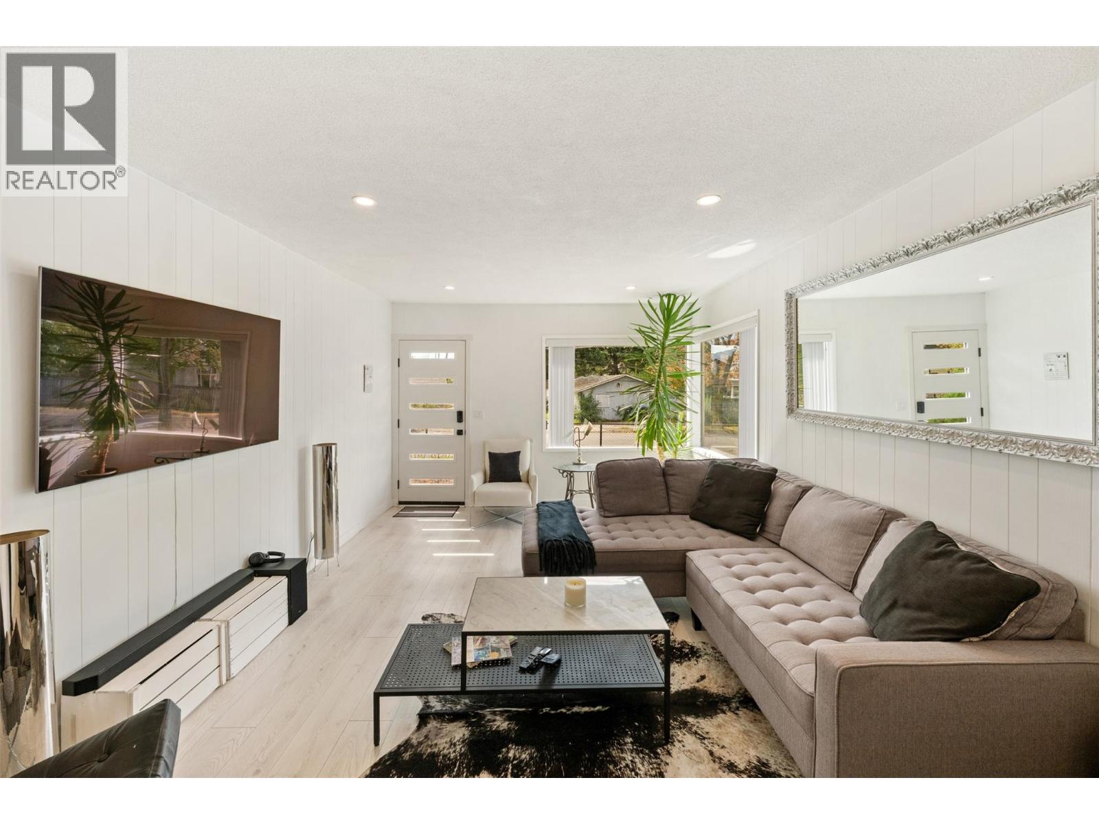  637 Alexander Avenue, Penticton