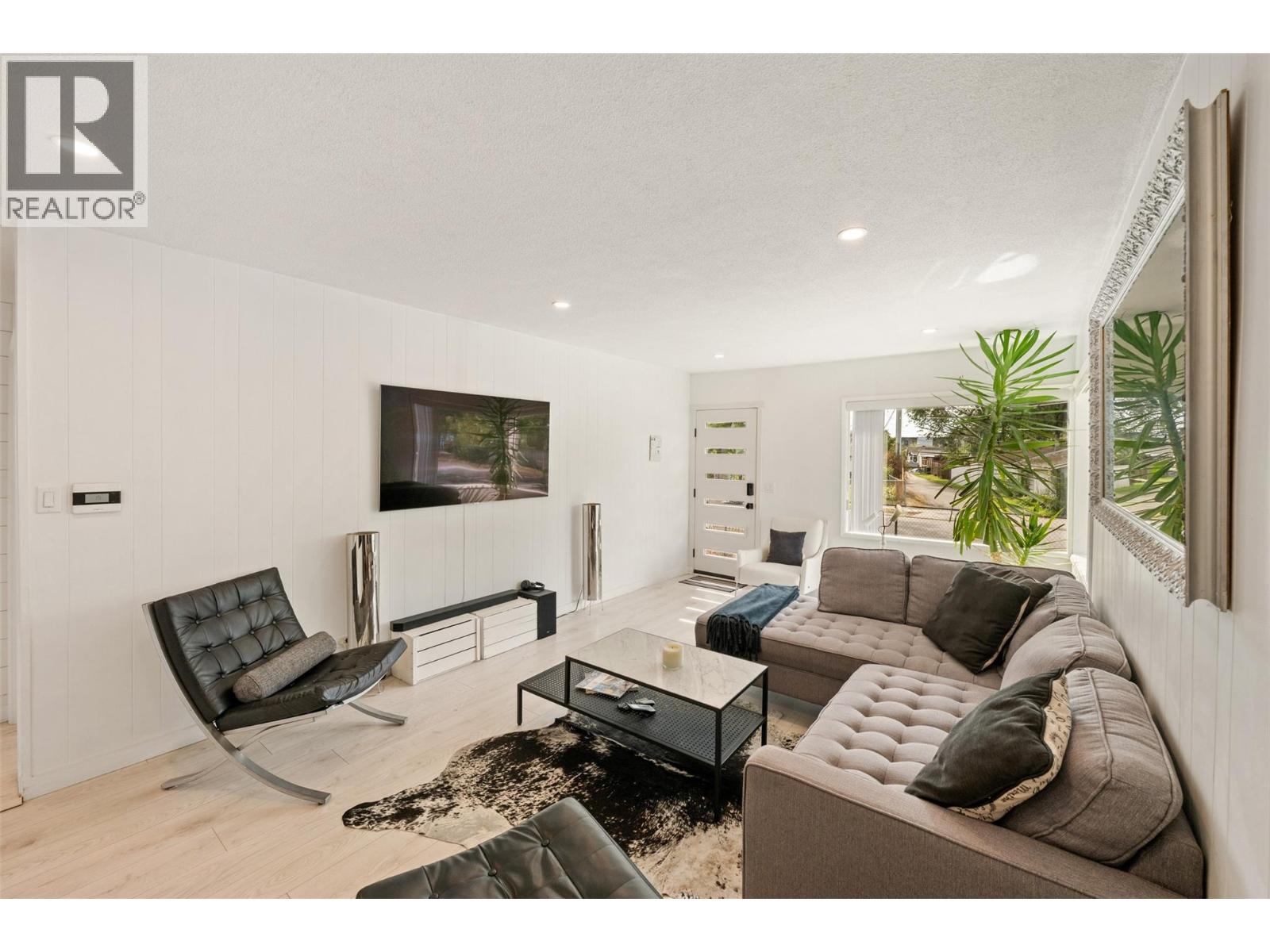  637 Alexander Avenue, Penticton