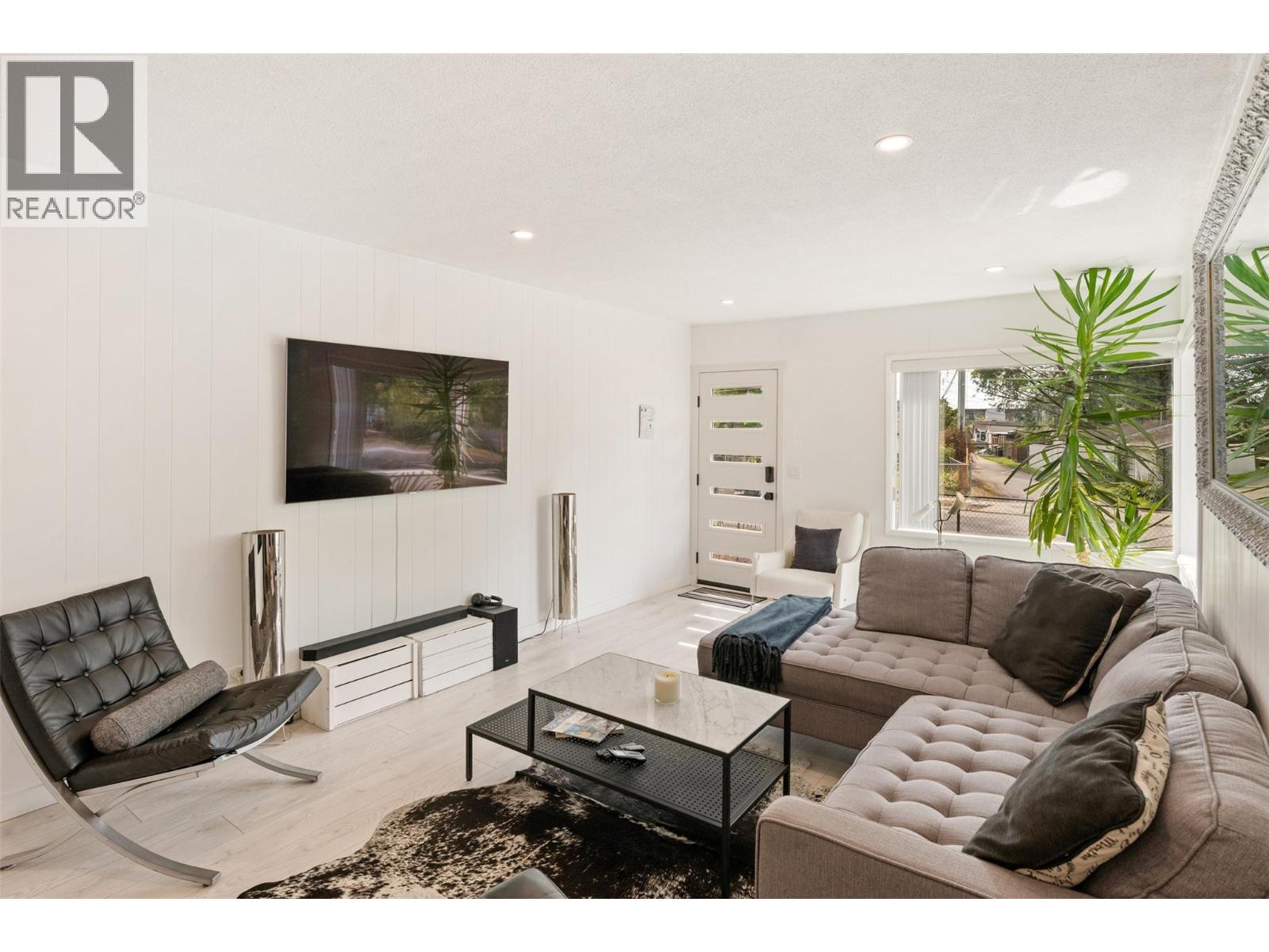  637 Alexander Avenue, Penticton