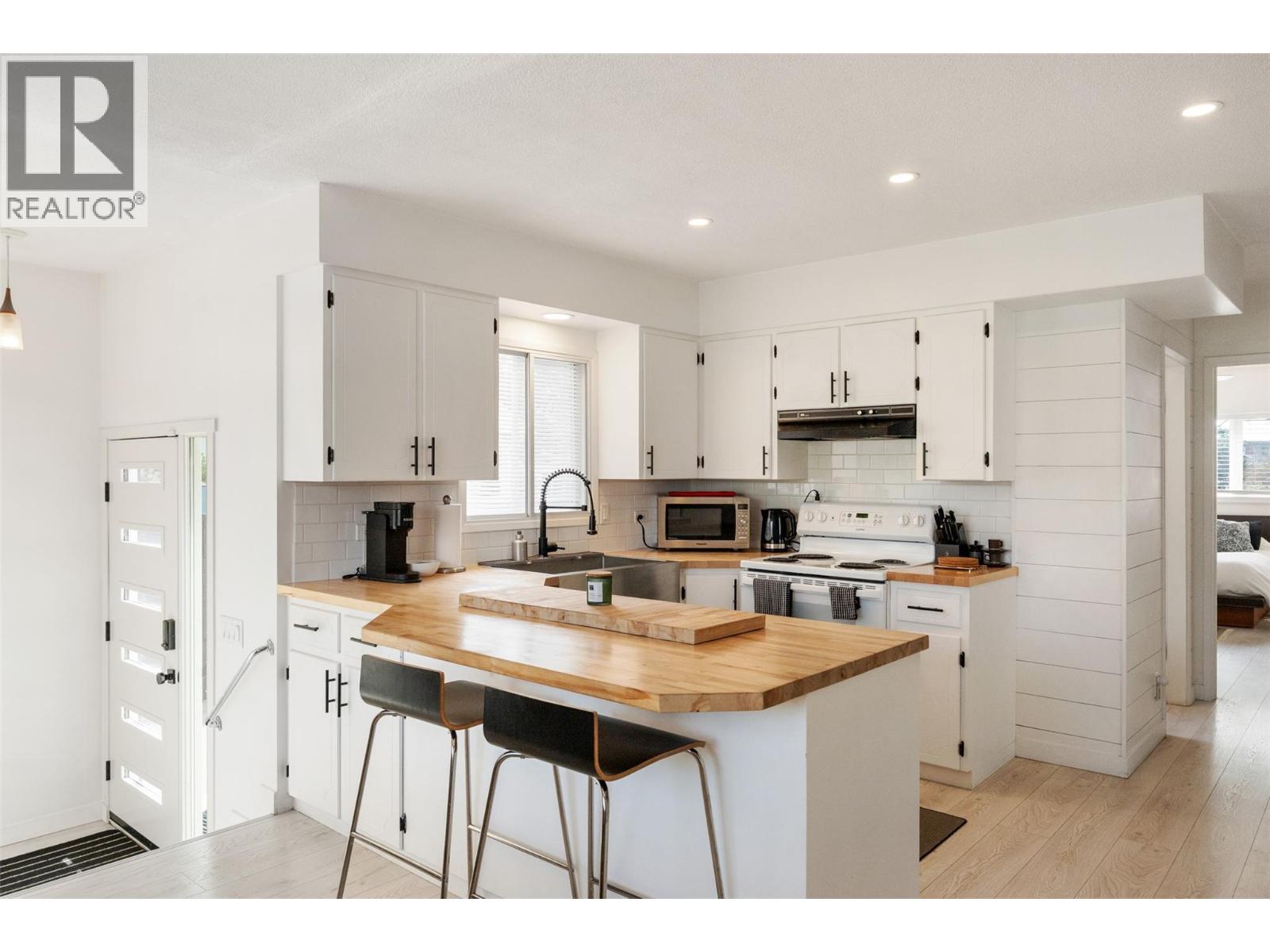  637 Alexander Avenue, Penticton