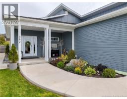 147 Reba Crescent, photo 2