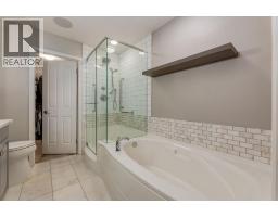 4pc Bathroom - 218 Springbank Villas Sw, Calgary, AB T3H5P7 Photo 15