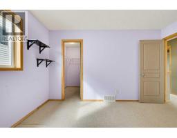 7308 26 Avenue SW - photo 26