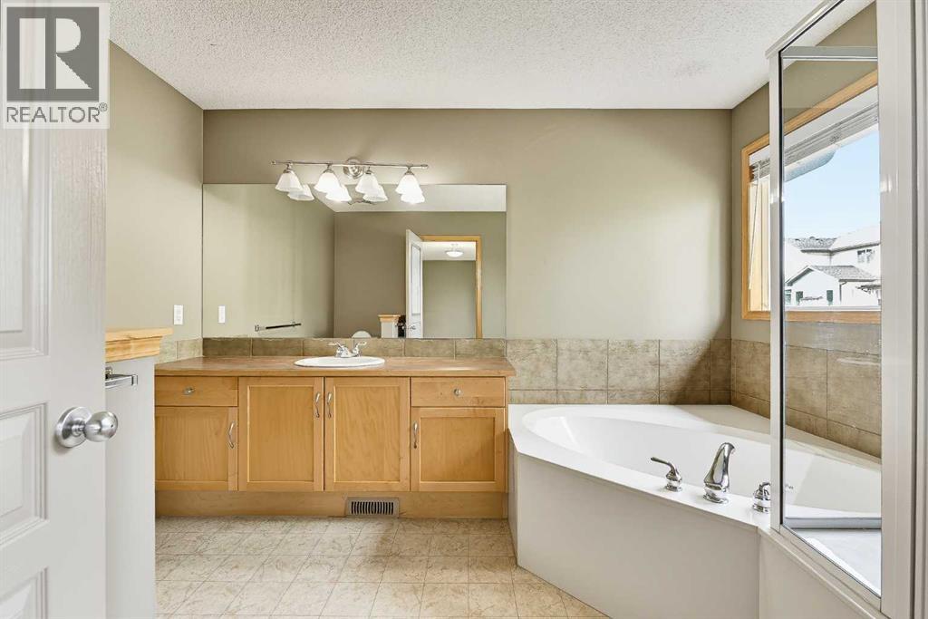 7308 26 Avenue SW - photo 23