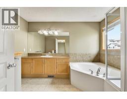 7308 26 Avenue SW - photo 23