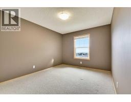 7308 26 Avenue SW - photo 27