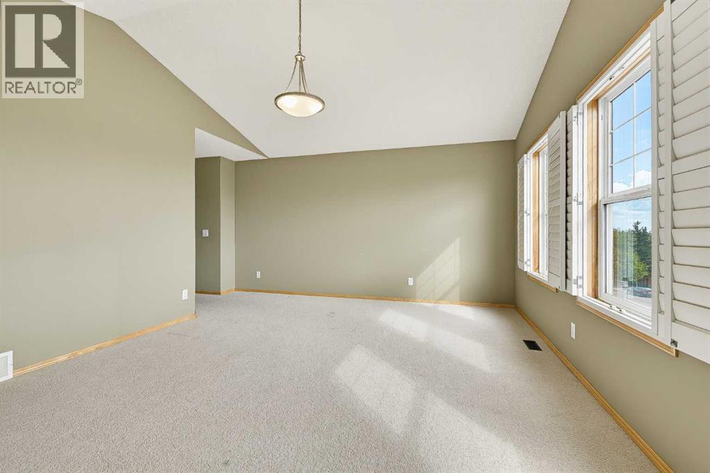 7308 26 Avenue SW - photo 31