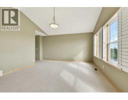 7308 26 Avenue SW - photo 31
