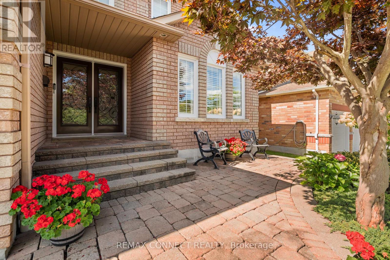 11 MCNEILAGE COURT, Ajax (Central West) — photo 2
