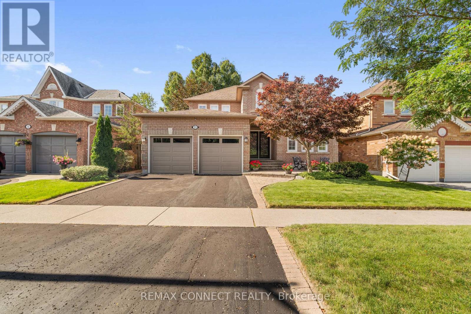 11 MCNEILAGE COURT, Ajax (Central West) — photo 3