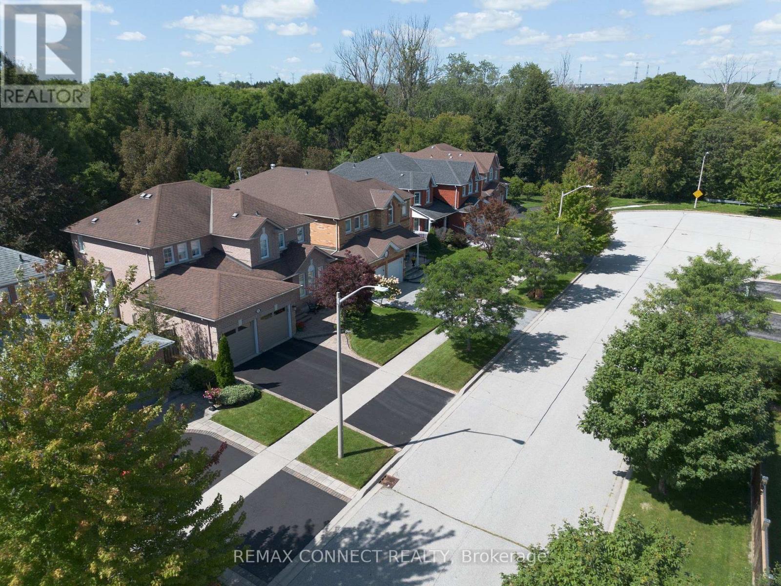 11 MCNEILAGE COURT - 36