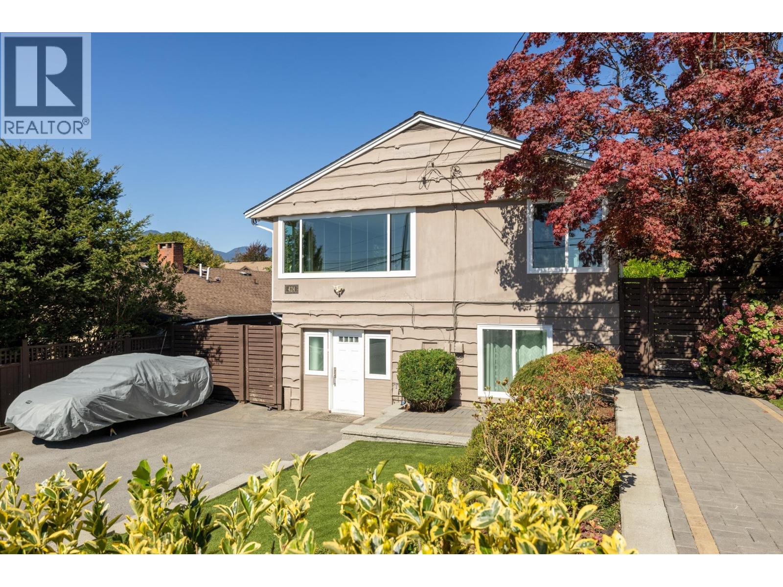 424 W QUEENS ROAD