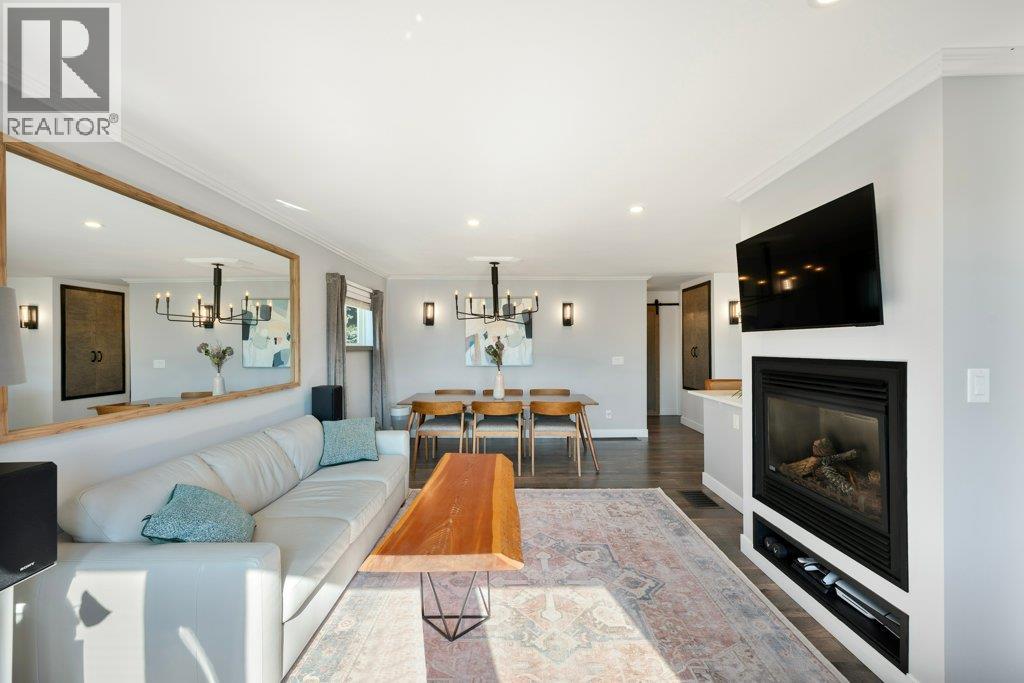  886 FAIRVIEW Road, Oliver
