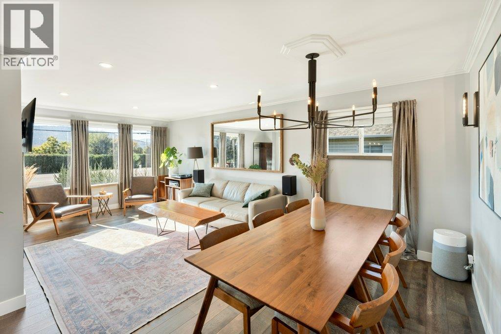  886 FAIRVIEW Road, Oliver