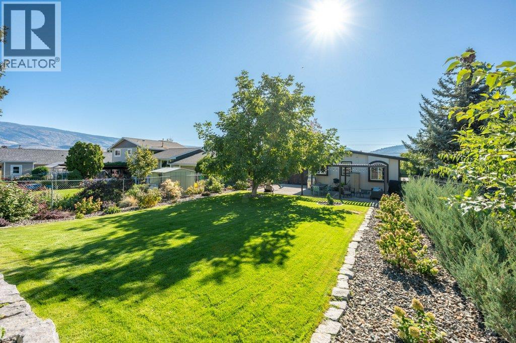  886 FAIRVIEW Road, Oliver