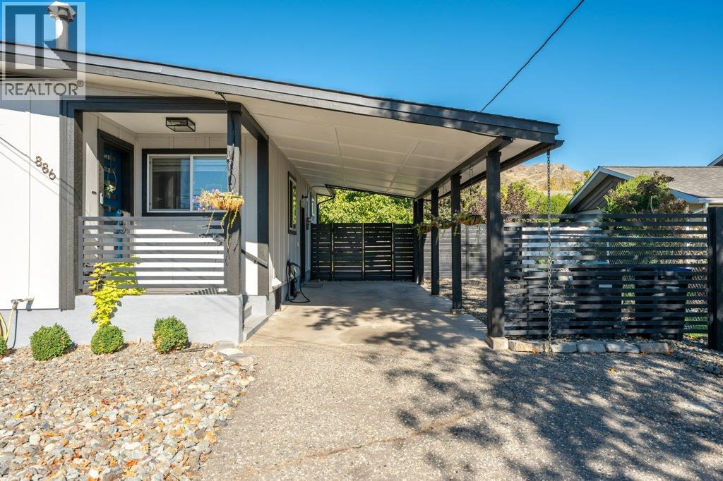  886 FAIRVIEW Road, Oliver