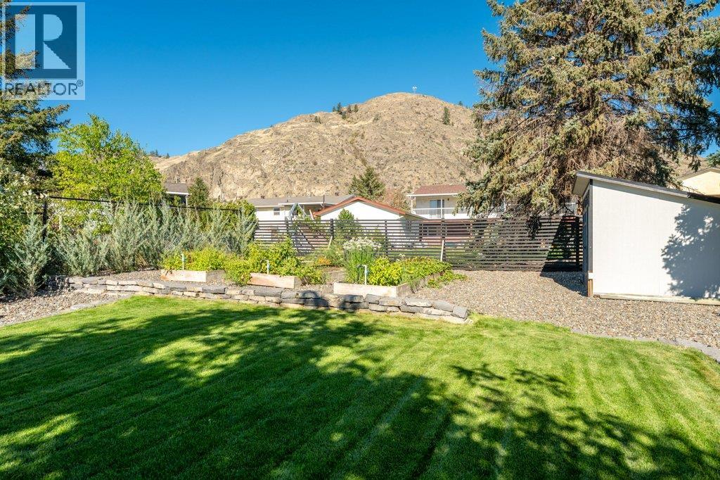  886 FAIRVIEW Road, Oliver