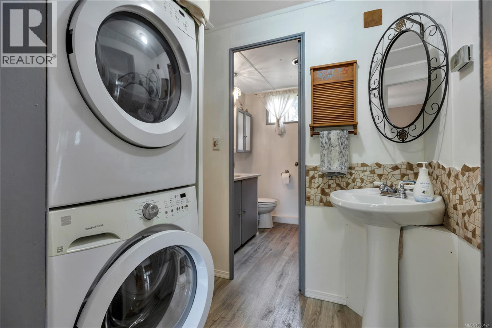 6130 Pine Ridge Cres - 30