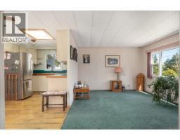 Kitchen - 2357 Barclay St, Nanaimo, BC V9T6H9 Photo 8