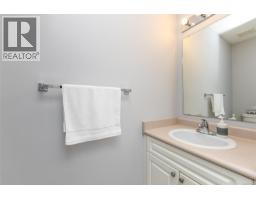 2233 Bolt Ave, Comox, BC V9M3Y2 Photo 32