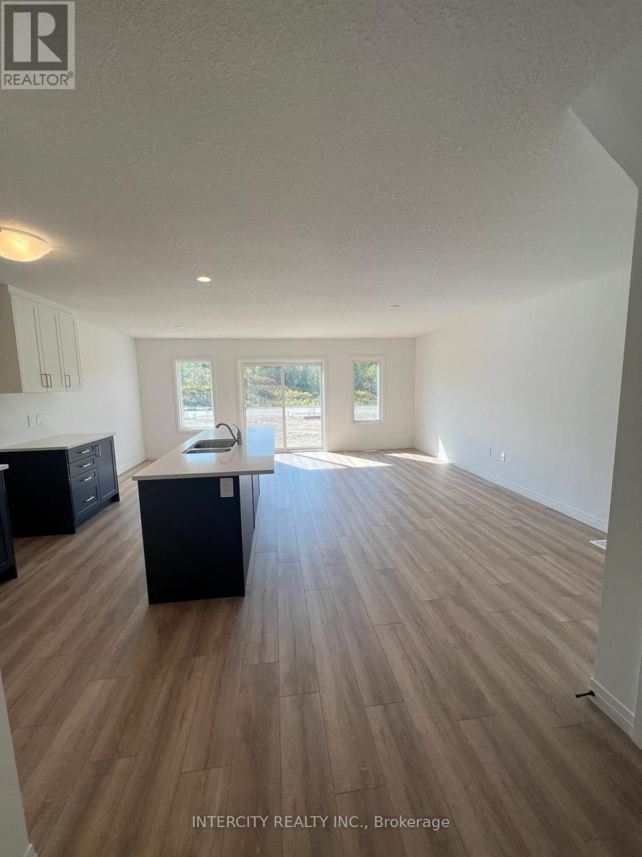 81 QUEENSBROOK CRESCENT — photo 3