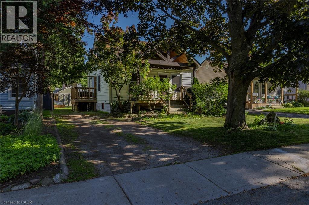 15 SPENCER Avenue, Dundas
