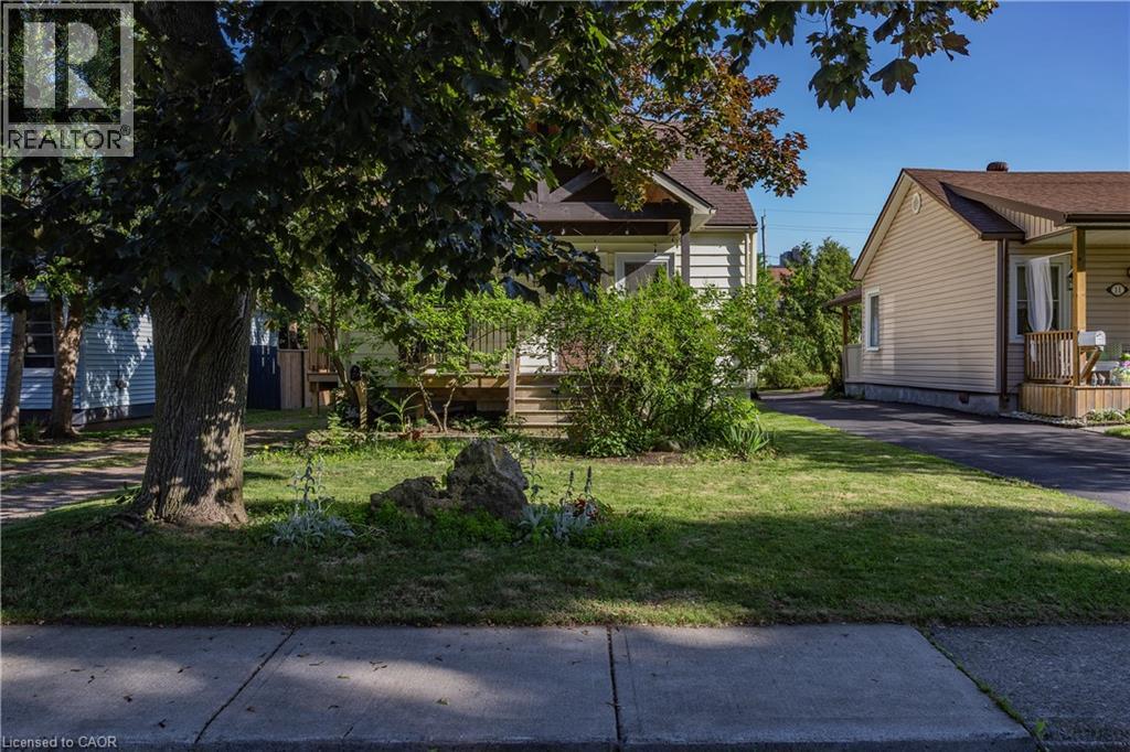 15 SPENCER Avenue, Dundas — photo 2