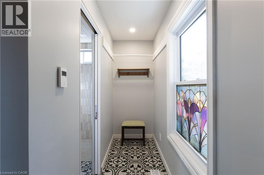 15 SPENCER Avenue, Dundas — photo 9
