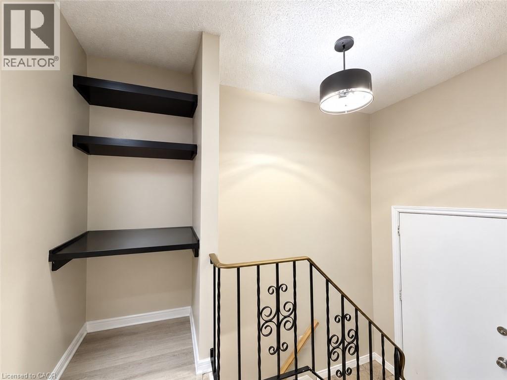 66 SUMMERCREST Drive Unit# 18, Hamilton — photo 2
