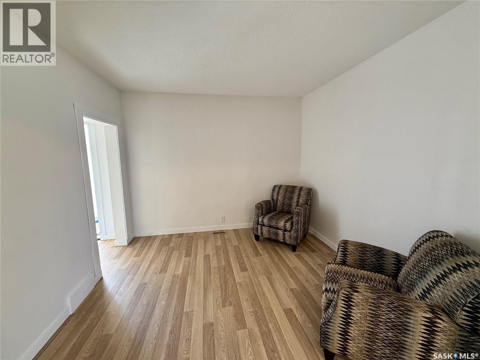 502 8th STREET E - 11
