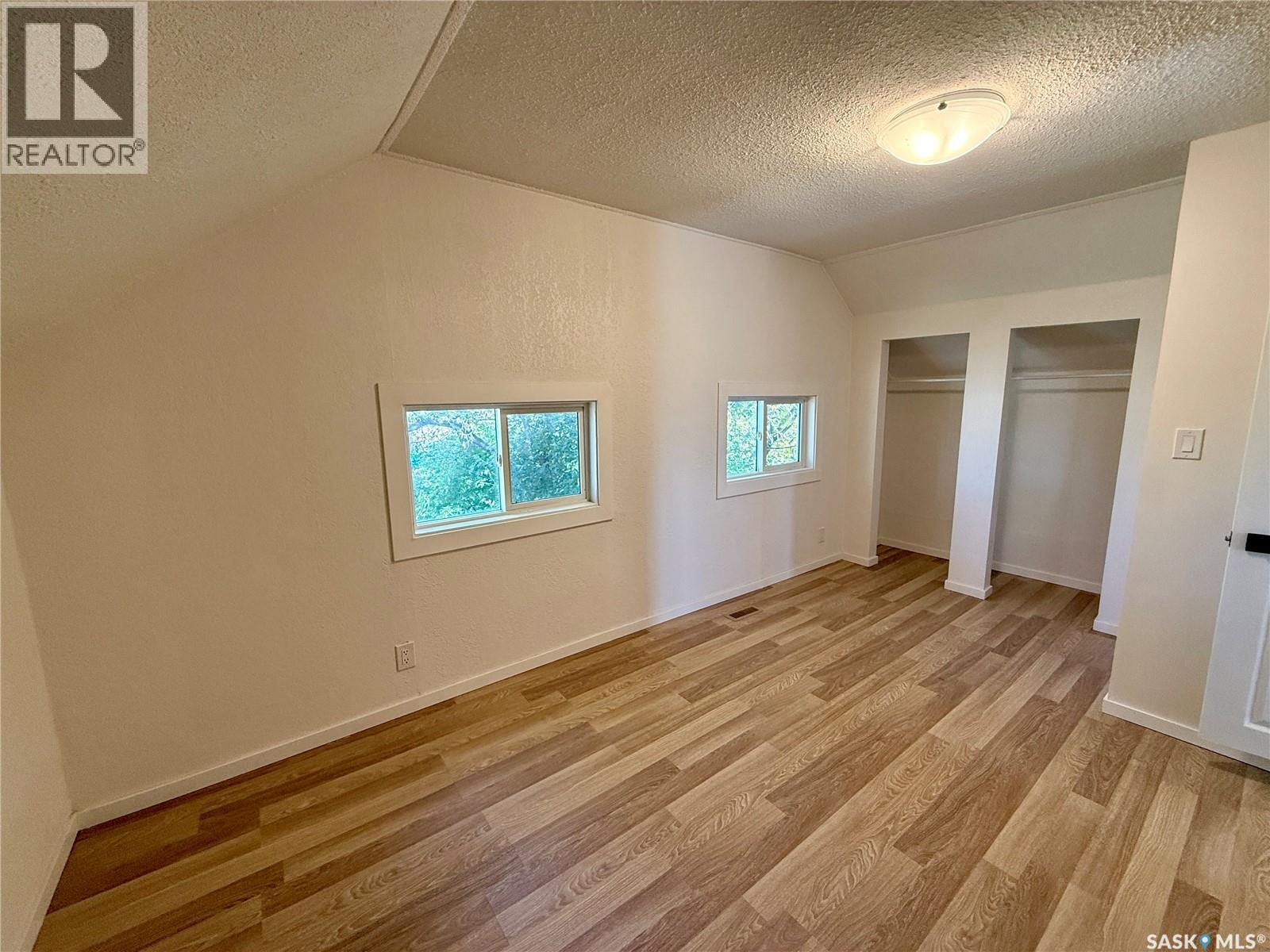 502 8th STREET E - 24