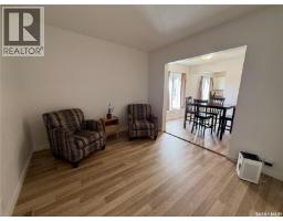 Enclosed porch - 502 8th Street E, Prince Albert, SK S6V0W6 Photo 10