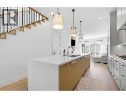 Kitchen - 2417 31 Avenue Sw, Calgary, AB T2T1T9 Photo 9