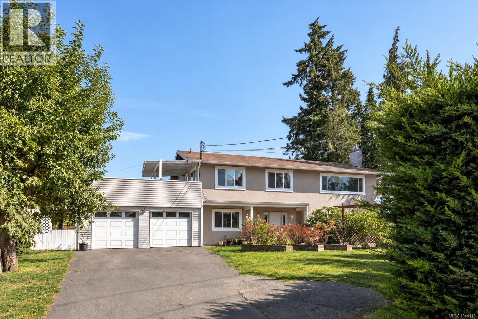 7031 West Saanich Rd - 1