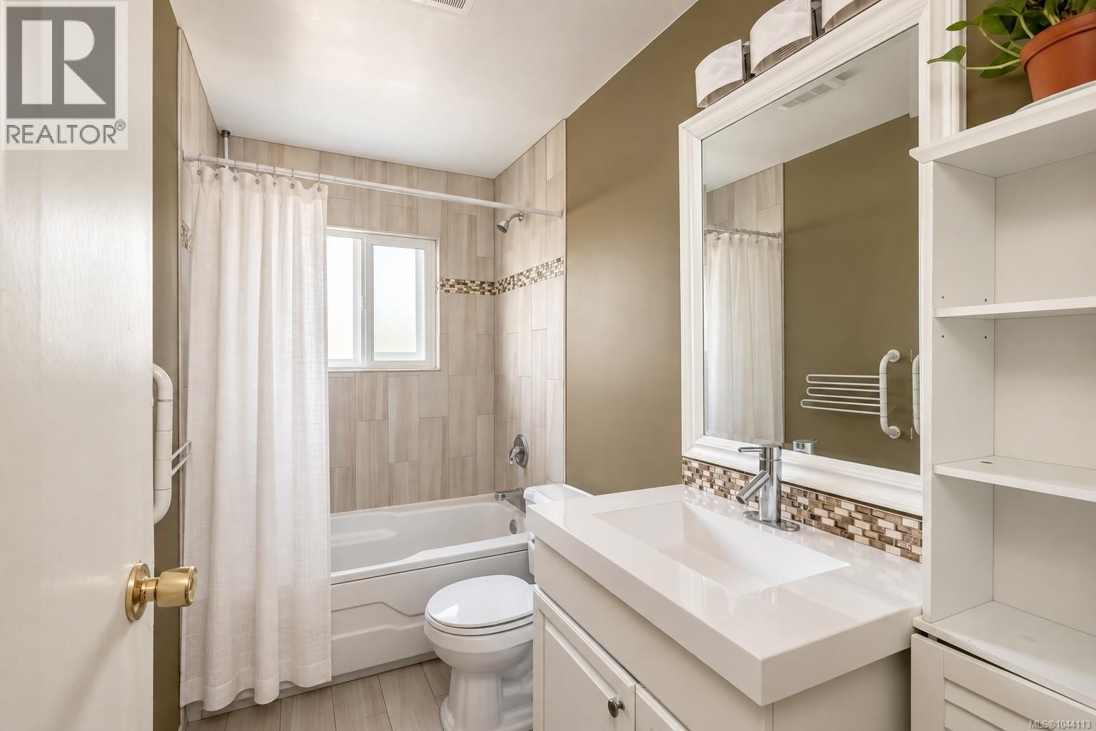 7031 West Saanich Rd - 16