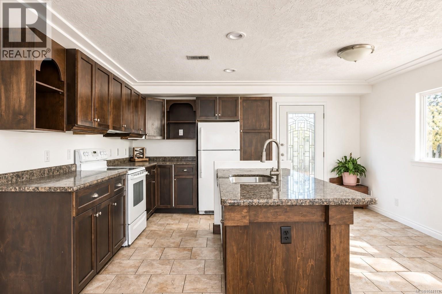 7031 West Saanich Rd - Image 23