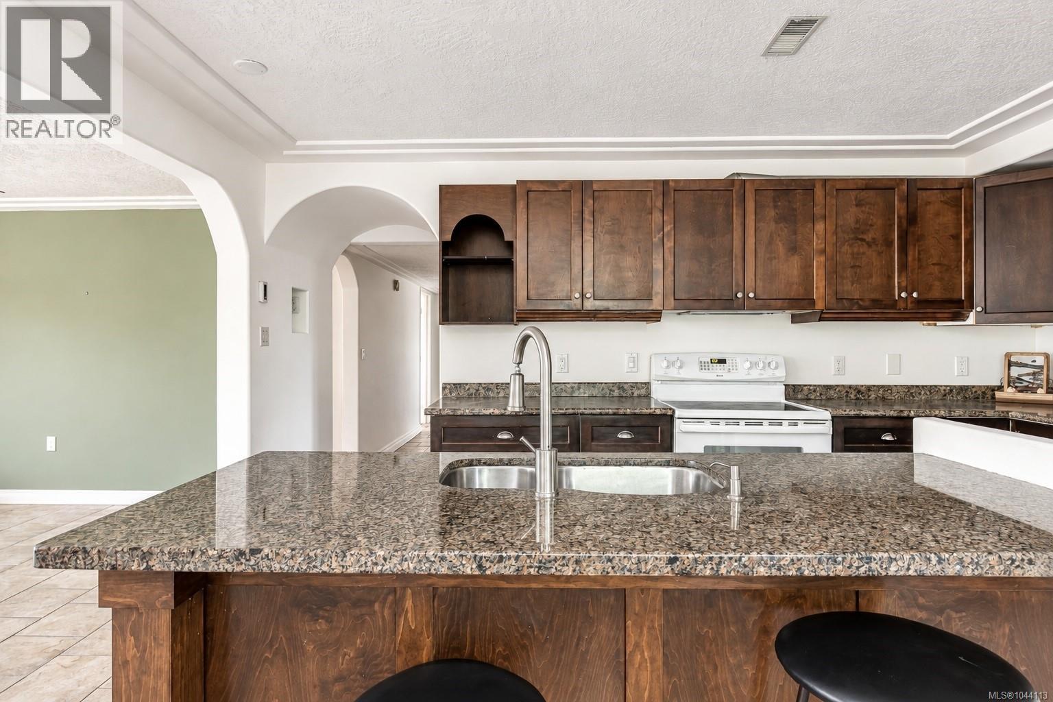 7031 West Saanich Rd - 24