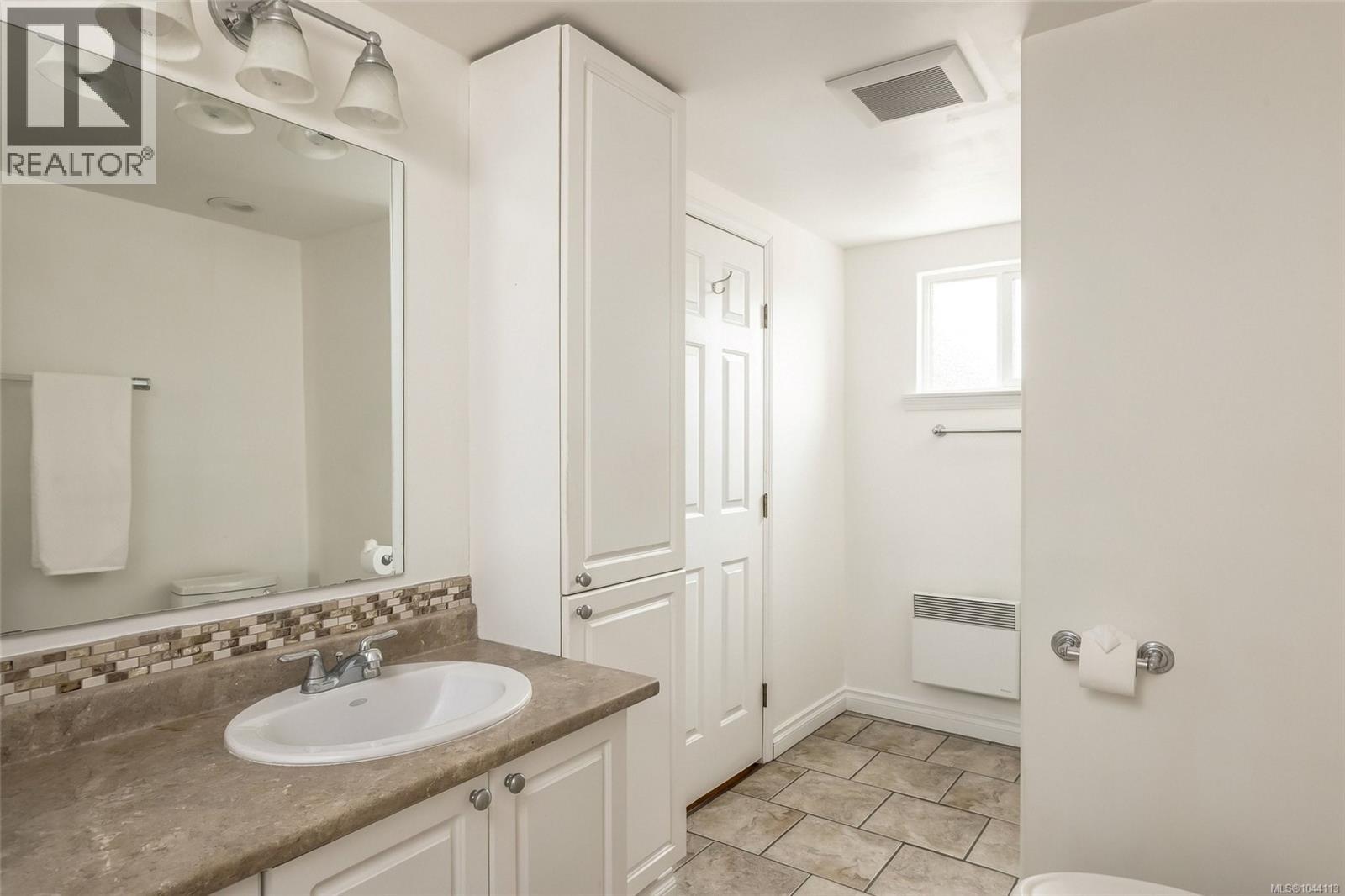 7031 West Saanich Rd - Image 30
