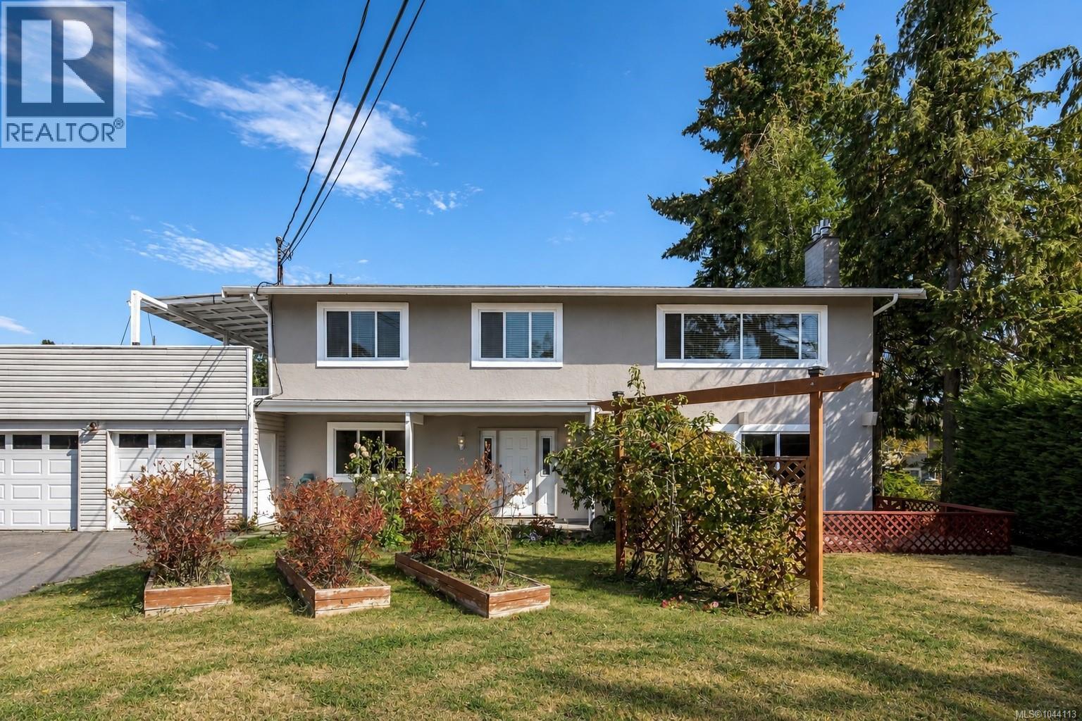 7031 West Saanich Rd - Image 32