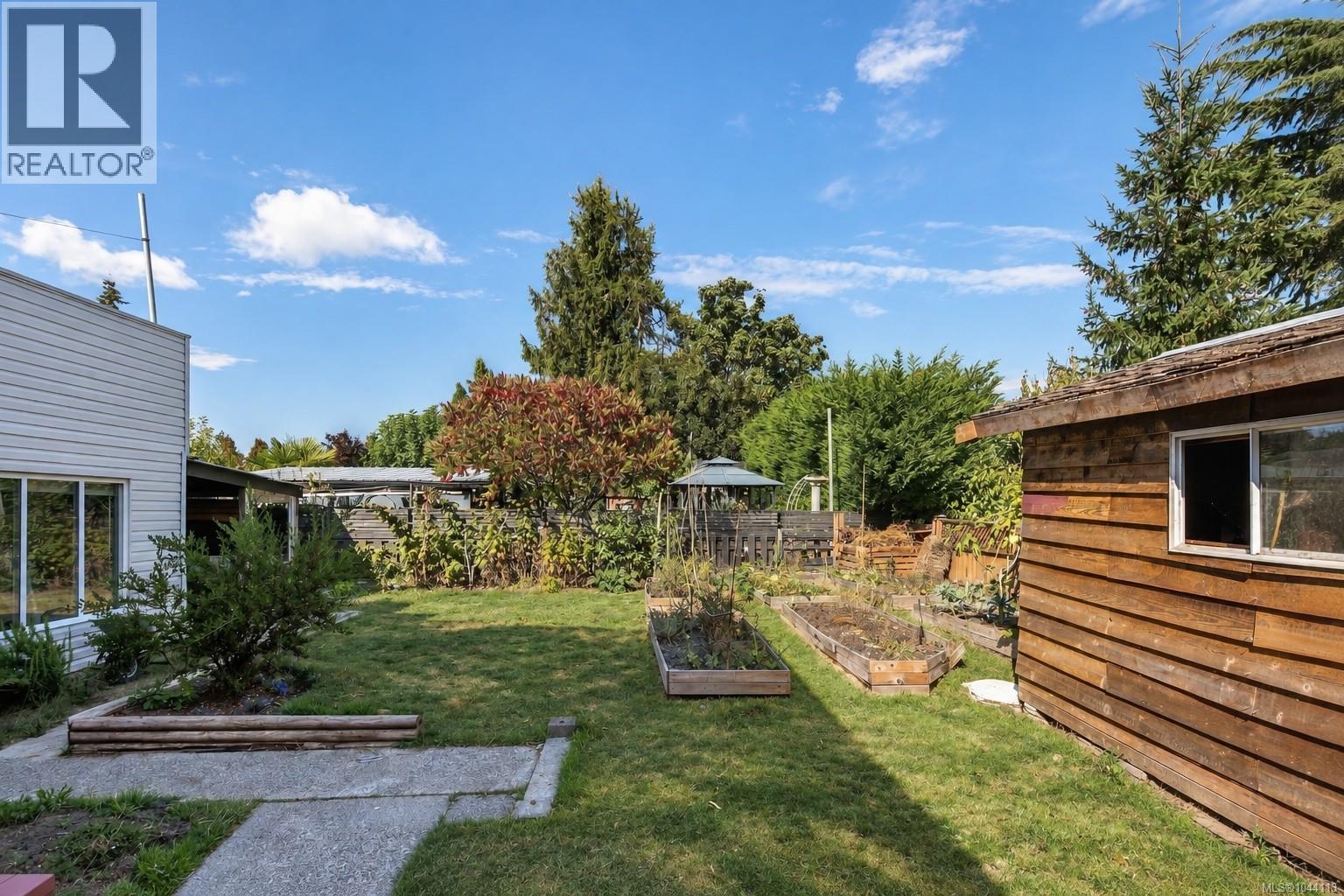 7031 West Saanich Rd - 35