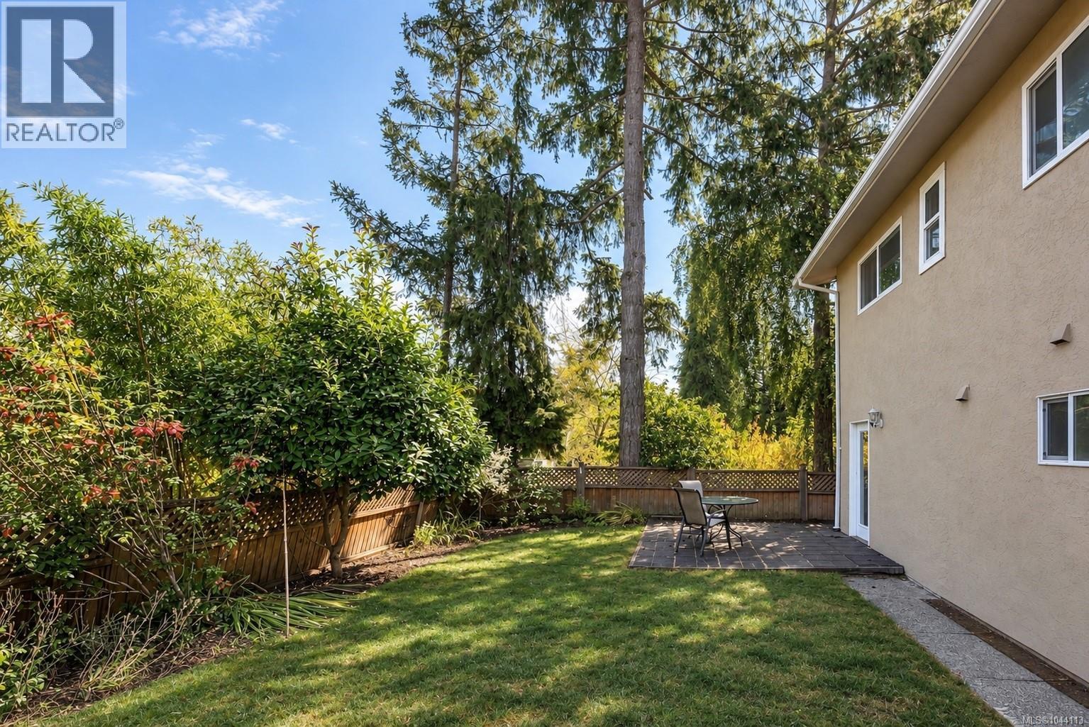 7031 West Saanich Rd - Image 36