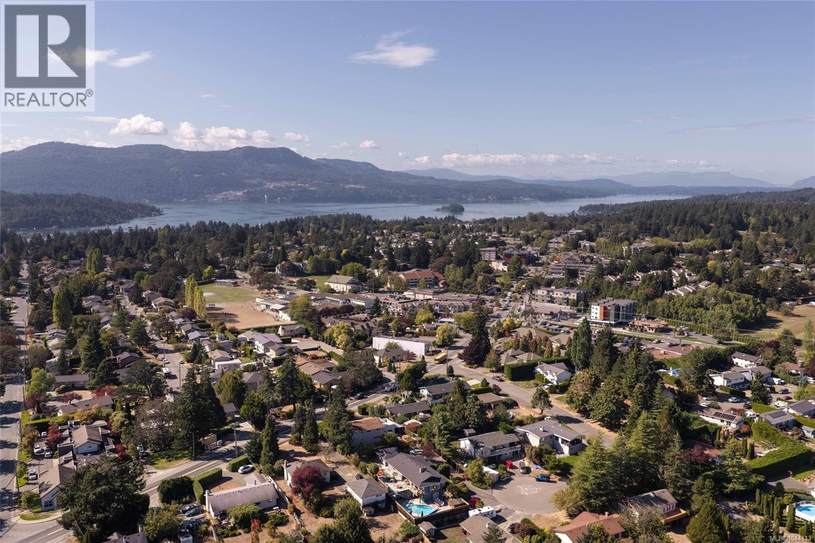 7031 West Saanich Rd - 37