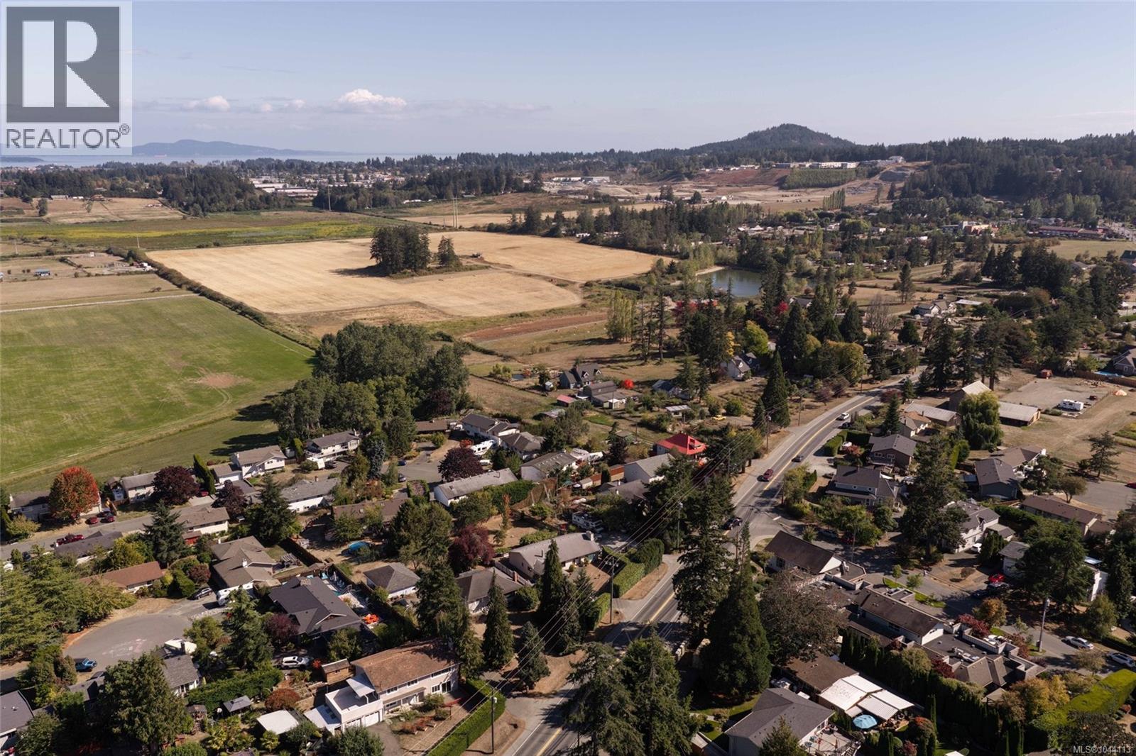 7031 West Saanich Rd - 38