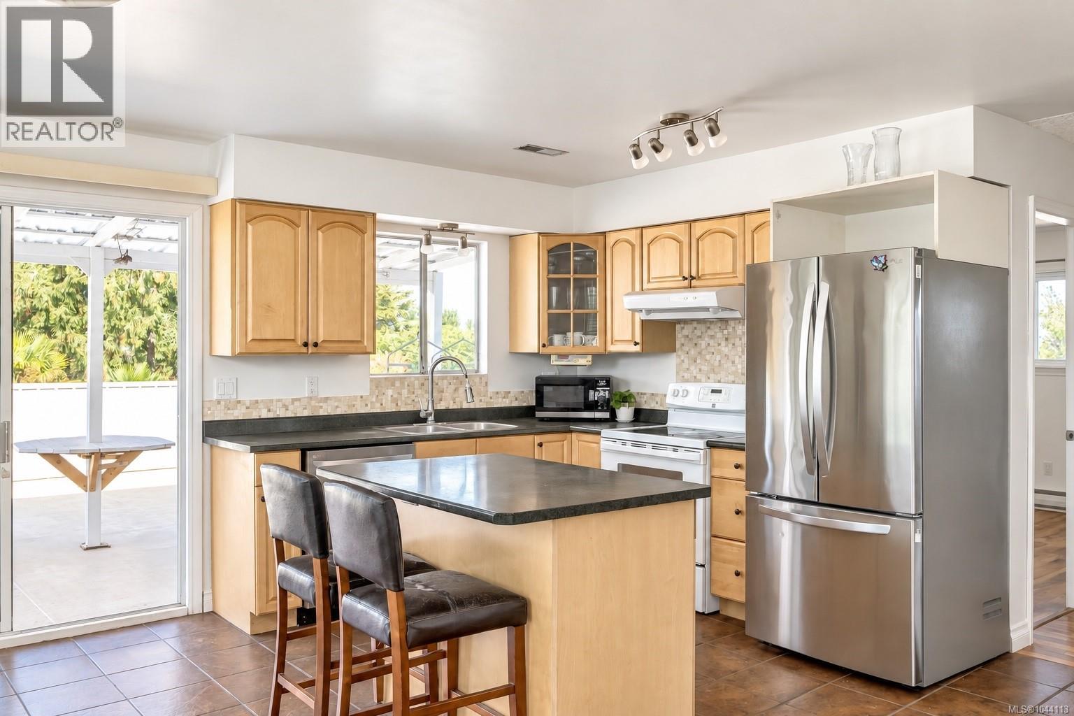 7031 West Saanich Rd - Image 5
